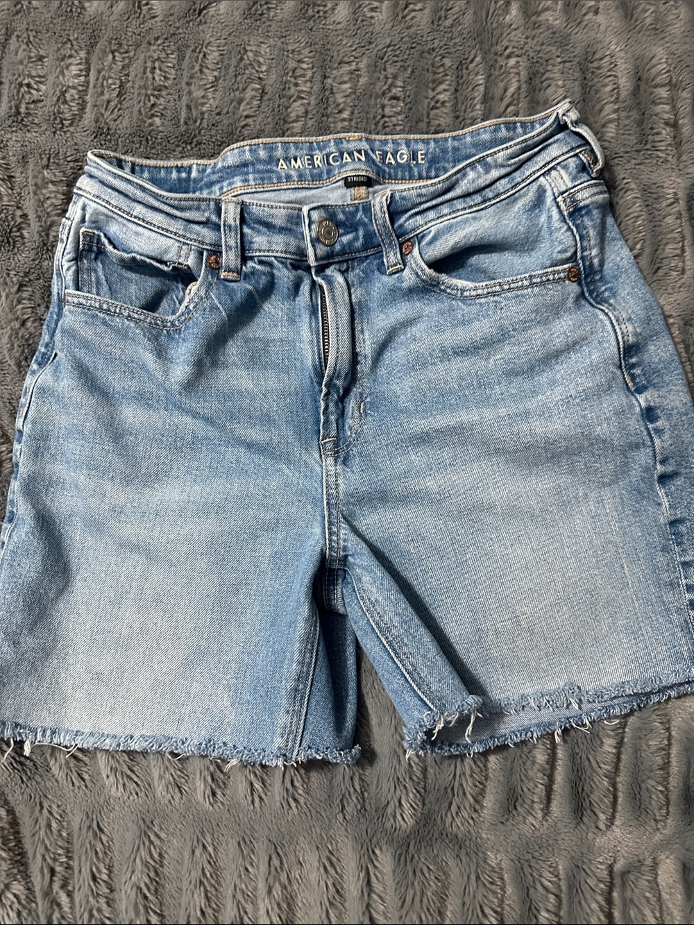 American Eagle Outfitters Light Wash mom jeans Denim Cutoff Shorts Great con